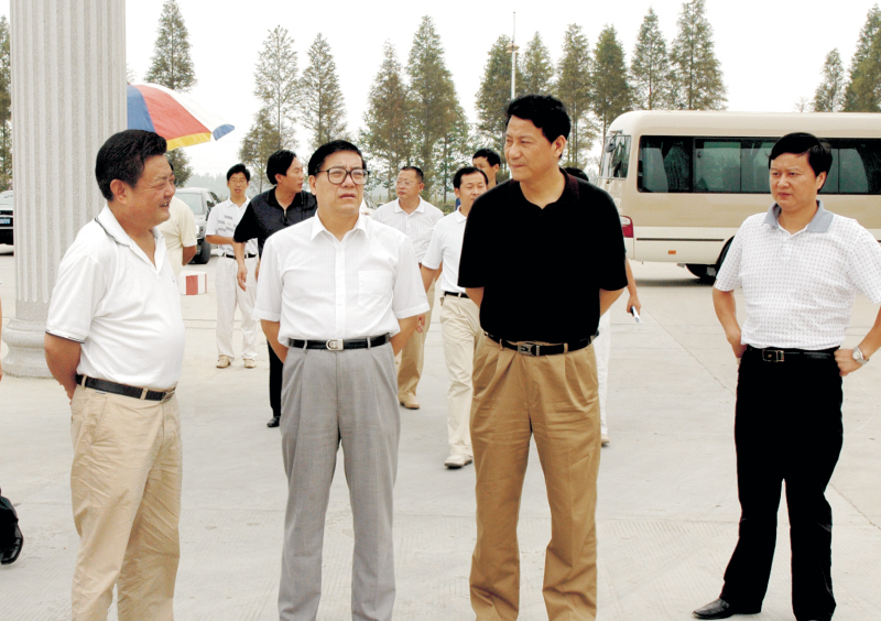  2006年9月1日，湖北省委常委、統(tǒng)戰(zhàn)部部長(zhǎng)蘇曉云蒞臨我公司考察，張嗣義書(shū)記陪同